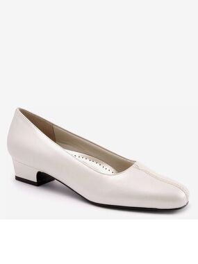 NWOT Trotters Doris Leather Low Heel Pumps Round Toe Pearl White Women 8.5